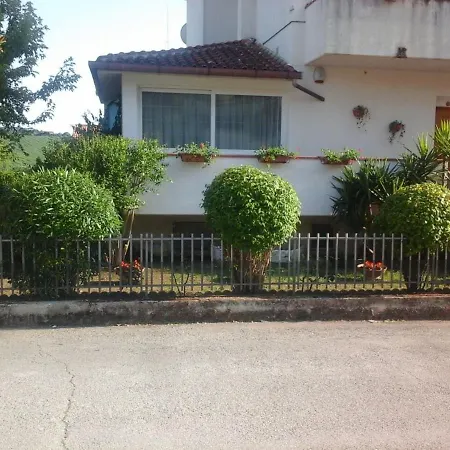 La Casa Di Isabella Bed and Breakfast 4*